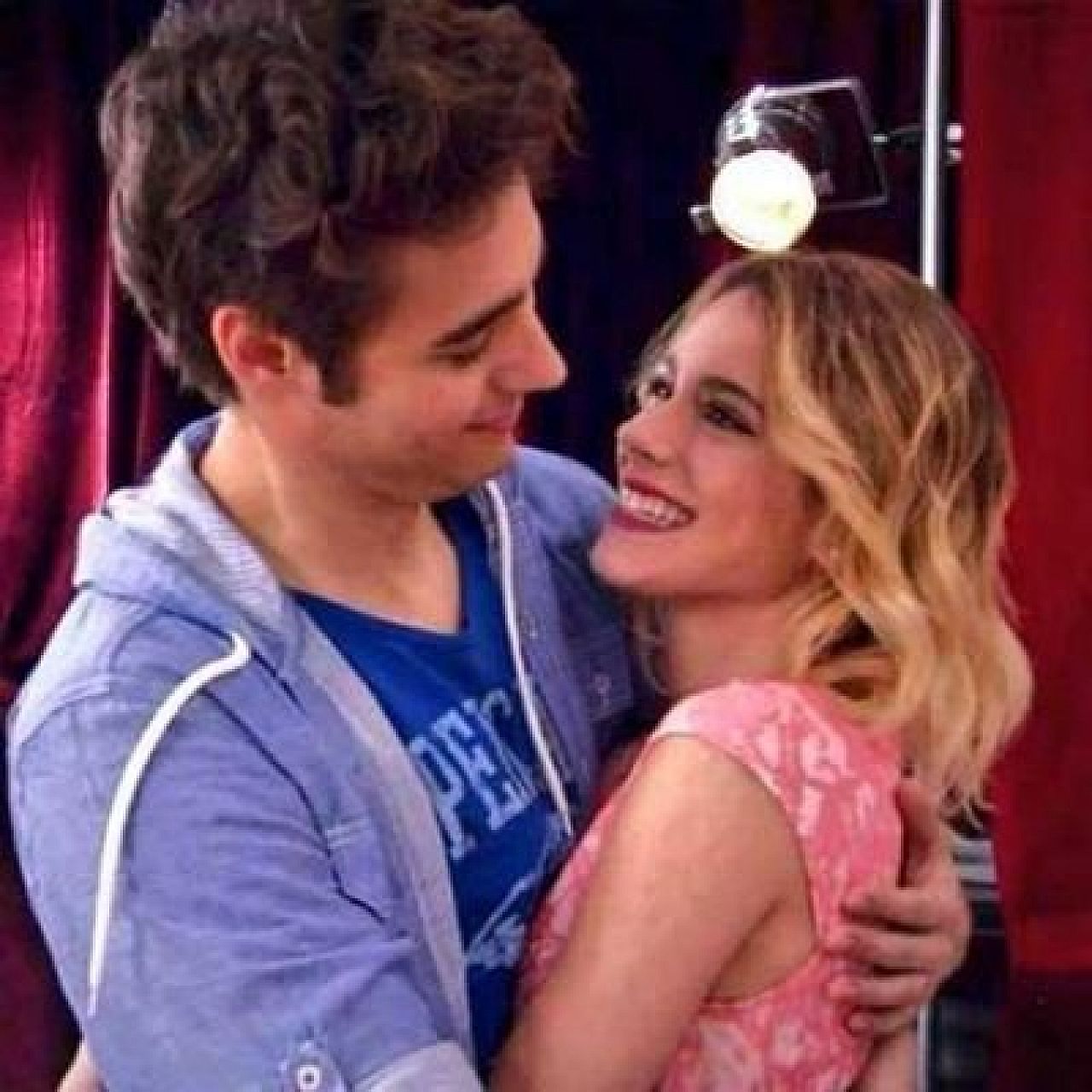 Com Amor, Violetta.